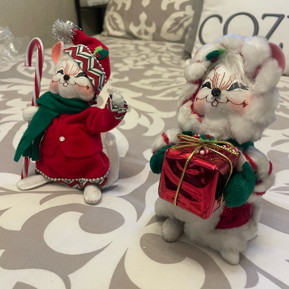 Annalee Pair of Vintage Holiday Cat Plush Ornaments in Red & White - Picture 2 of 3